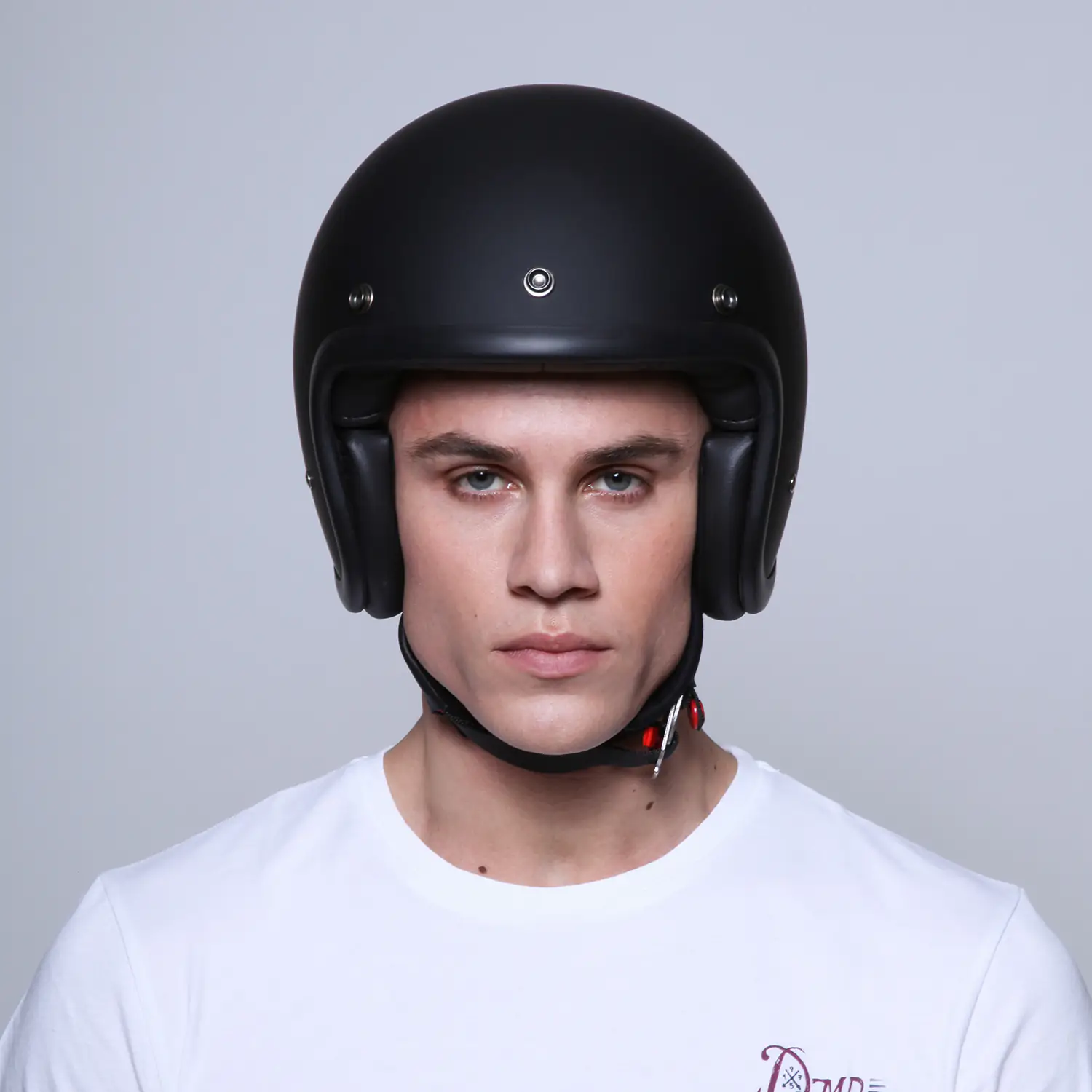 dmd.eu - MATT BLACK indossato